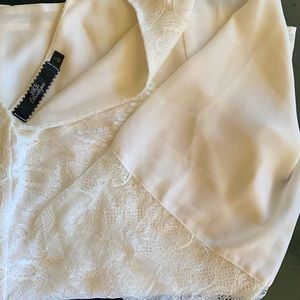 Buckle white lacy mid-sleeve top